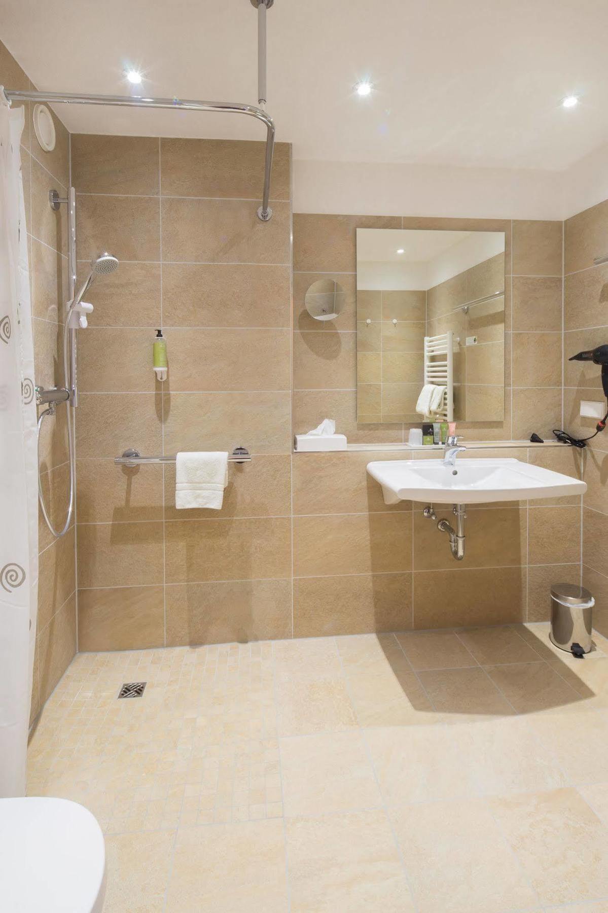 Gda Hotel Neustadt an der Weinstraße Dış mekan fotoğraf
